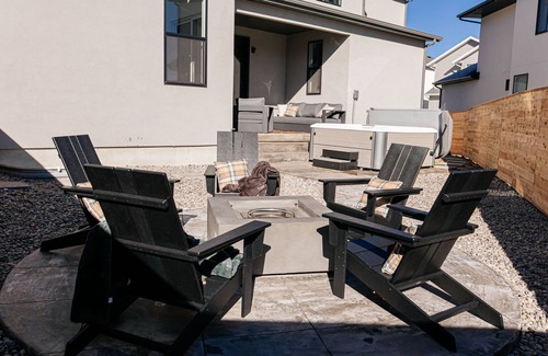 Park City Ski Chalet | Ski&Tee Mountain Chalet: modern retreat w/golf simulator, hot tub, & game room