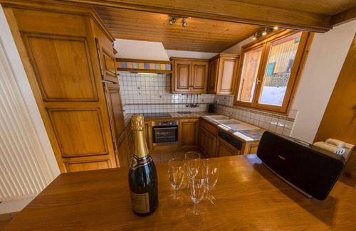 Les Prodains Ski Chalet | Ski-To-Door chalet with real log fire and garden in Morzine-Avoriaz