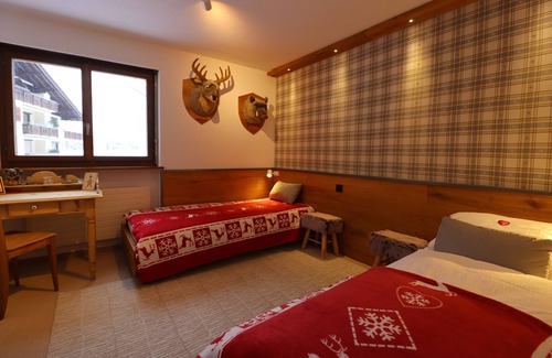 Klosters-Serneus Apartment | Ski vacation in Klosters! 31.1. to 11.2 still free!