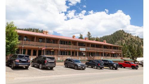 Red River Apartment | Ski View 04 Columbine - On Main Street - WiFi - Cable - Fireplace - Trailer Parking In Back - Patio with Gas Grill