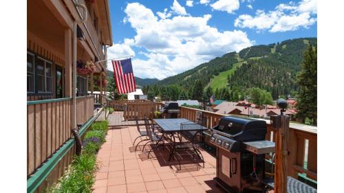 Red River Apartment | Ski View 04 Columbine - On Main Street - WiFi - Cable - Fireplace - Trailer Parking In Back - Patio with Gas Grill