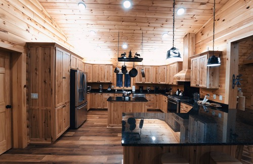Jay Ski Chalet | Ski Whiteface . A luxurious log cabin Deer Pine Chalet