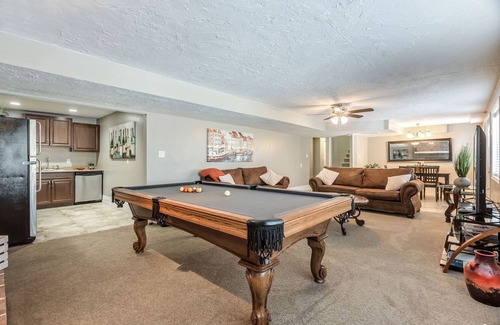 Sandy House | Skiers Dream Location Beautiful large home Close to all ski Resorts and Downtown