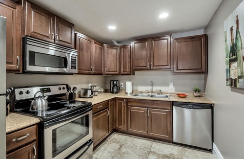 Sandy House | Skiers Dream Location Beautiful large home Close to all ski Resorts and Downtown