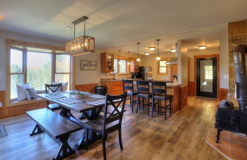 Rangeley House | Skiers' Paradise - Private home with hot tub, close to Saddleback Mountain!