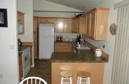 La Pine Cabin | Skiing Bachelor, Snowmobiling, Cross Country !