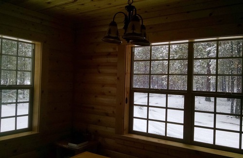 La Pine Cabin | Skiing Bachelor, Snowmobiling, Cross Country !