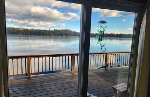 Bridgton House | Skiing, Shopping, Hiking, Snowmobiling - on the water, cozy house