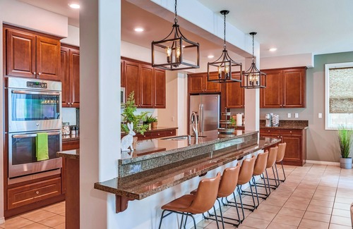 Mira Loma House | Skimmer- Spacious 5-bedroom house in fantastic Jurupa Valley with WiFi, AC