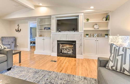 Troutman House | 'Skipper's Lighthouse' Retreat on Lake Norman