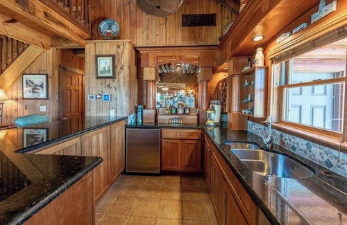 Put-in-Bay House | Skipper’s Pine Haven Lakefront