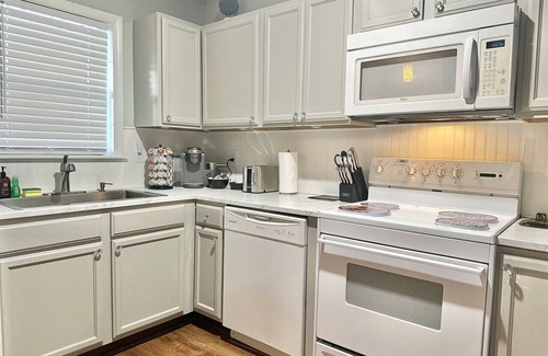 Peletier House | Skipping Stones ~ Silver Creek ~ Close to beaches!
