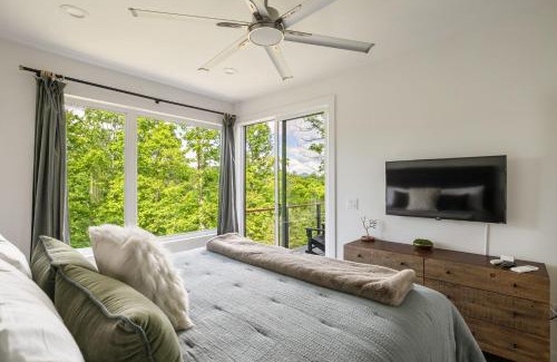 Young Harris House | Skips Hideaway 4br Fall Retreat Hot Tub Dog