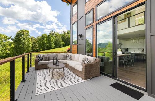 Young Harris House | Skips Hideaway 4br Fall Retreat Hot Tub Dog