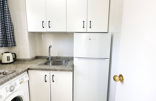 Golden Mile Apartment | Skol 131 - Studio at Skol Building in Marbella centre with sea views.