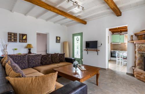 Alikias House | Skopelos Amigdalia cottage