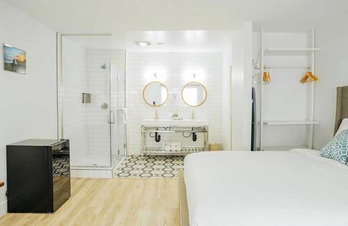Belmont Shore Hotel | SKS - Superior Room, 1 King Bed with Sofa bed, Non Smoking