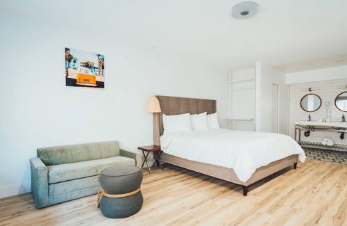 Belmont Shore Hotel | SKS - Superior Room, 1 King Bed with Sofa bed, Non Smoking