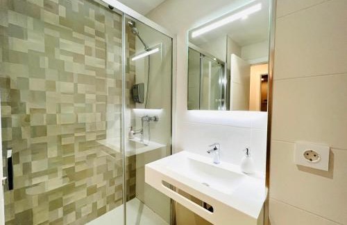 Hacienda Bizcochero Apartment | Sky Garden & seasonal pool views by ELE Apartments