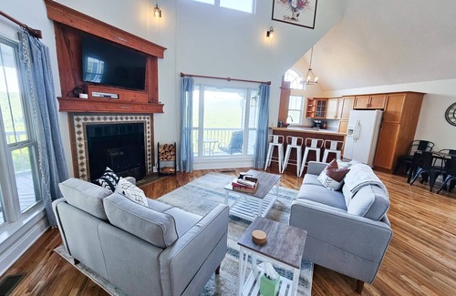 Andrews House | Sky Harbour