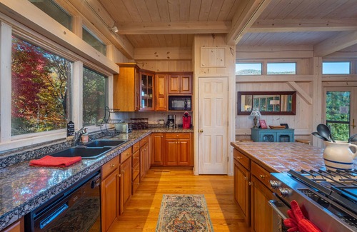 Laurel Ridge Cabin | Sky High at Laurel Ridge | Post & Beam Cabin With Long-range Mountain Views!