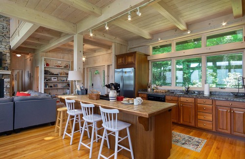 Laurel Ridge Cabin | Sky High at Laurel Ridge | Post & Beam Cabin With Long-range Mountain Views!