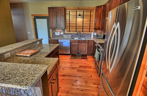 West Jefferson Cabin | Sky High-Open for Bookings! Views, Hot Tub, Game Room, Wi-Fi