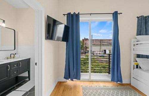 Communipaw Apartment | Sky High Retreat near NYC with Rooftop!