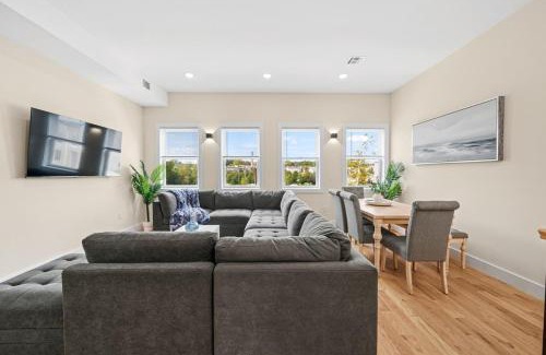 Communipaw Apartment | Sky High Retreat near NYC with Rooftop!