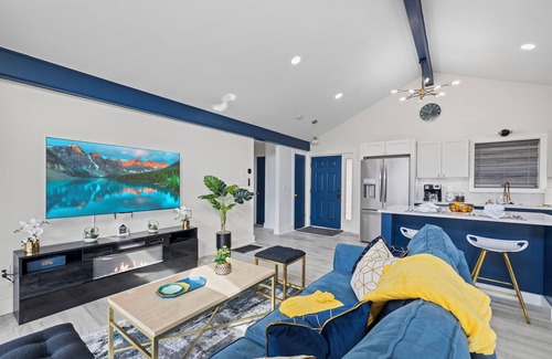 Valley Creek Run Ski Chalet | Sky High Retreat - Epic Views, Hot Tub, King Suites, Game Loft, Pet-Friendly