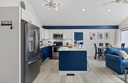 Valley Creek Run Ski Chalet | Sky High Retreat - Epic Views, Hot Tub, King Suites, Game Loft, Pet-Friendly