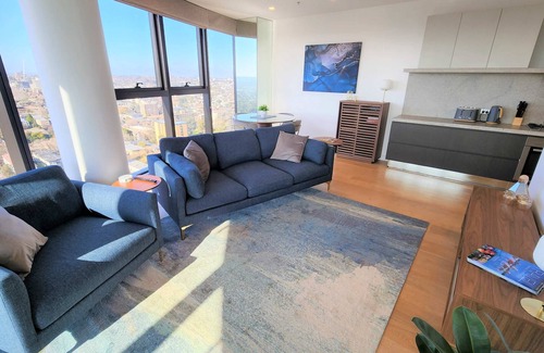 South Yarra Apartment | Sky-high South Yarra luxury 2 bed sleeping up to 4