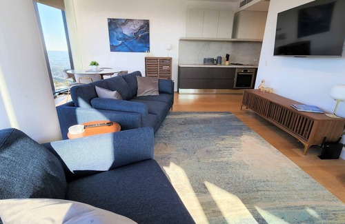 South Yarra Apartment | Sky-high South Yarra luxury 2 bed sleeping up to 4