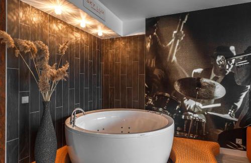 Klaipeda Apartment | sky ORANGE jacuzzi sauna 28 FLOOR