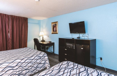 Wichita Hotel | Sky-Palace Inn & Suites Wichita East