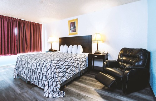 Wichita Hotel | Sky-Palace Inn & Suites Wichita East