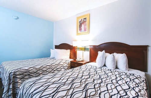Wichita Hotel | Sky-Palace Inn & Suites Wichita East
