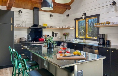 Albrightsville Ski Chalet | Sky Pine Lodge - Chalet Atop the World
