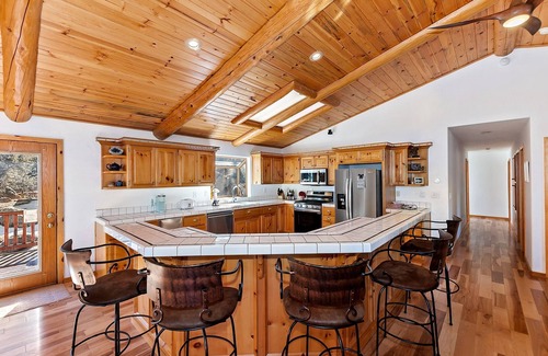 Castle Glen Estates Cabin | Sky Pine Retreat by Destination Big Bear: Log Cabin Home! Game Room! Spa! EV Charger!