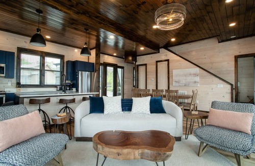 Sevierville Cabin | Sky's the Limit - w/View+Pool+HotTub+Games+MORE!