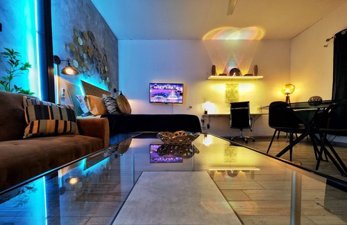 Santa Ana Apartment | Sky Studio By Paradox