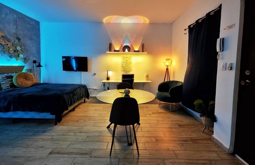 Santa Ana Apartment | Sky Studio By Paradox