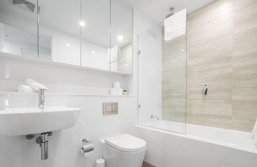 Zetland Apartment | Sky Suite@Heart of Sydney Green Square Free. P