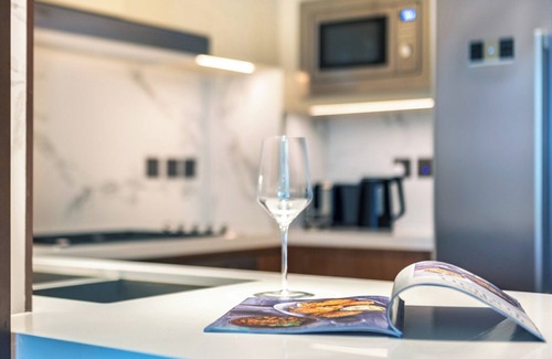 Downtown Dubai Hotel | Sky Symphony 3BR Address Opera by Meerak