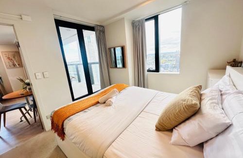 Auckland Central Business District Apartment | Sky Tower Panorama Suite Luxurious Apartment