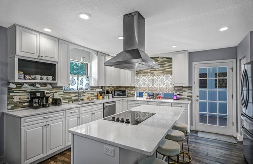 Orange Park House | SKY VACATION HOME, Private resort for your family.