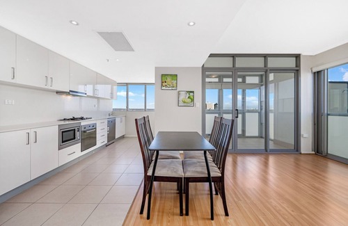 Burwood Apartment | Sky view 2B with free parking