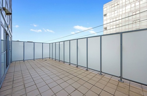 Burwood Apartment | Sky view 2B with free parking