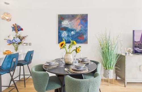 Maenporth Apartment | Skydeck at The Liner – Stylish 2-Bed/2-Bath Top Floor with Panoramic Sea Views