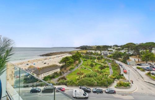Maenporth Apartment | Skydeck at The Liner – Stylish 2-Bed/2-Bath Top Floor with Panoramic Sea Views